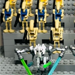 Custom Star Wars General Grevious (white) with 16 droids